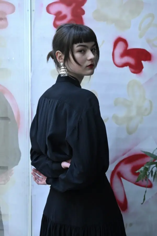 Černá hedvábná halenka