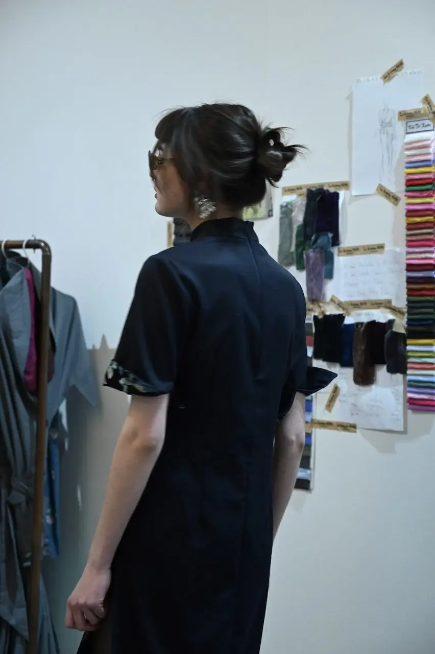 Qipao šaty tmavě modré - Obrázek 8